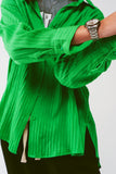 Camisa listrada folgada em verde