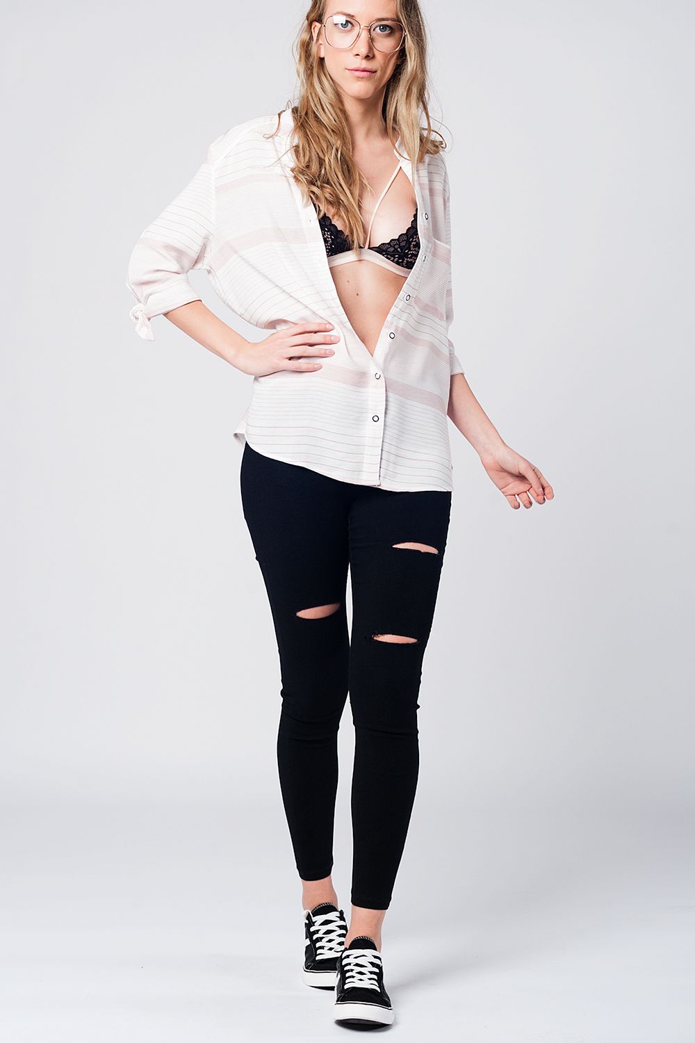 Camisa listrada rosa com laço nos punhos