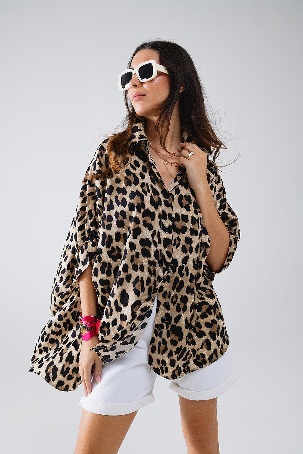 Q2 Camisa oversize com estampado leopardo e mangas 3/4