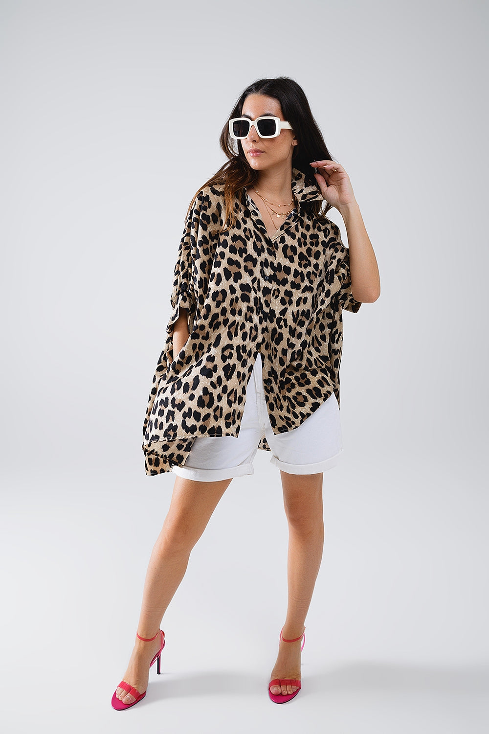 Camisa oversize com estampado leopardo e mangas 3/4