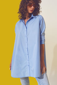 Q2 Camisa oversized azul claro