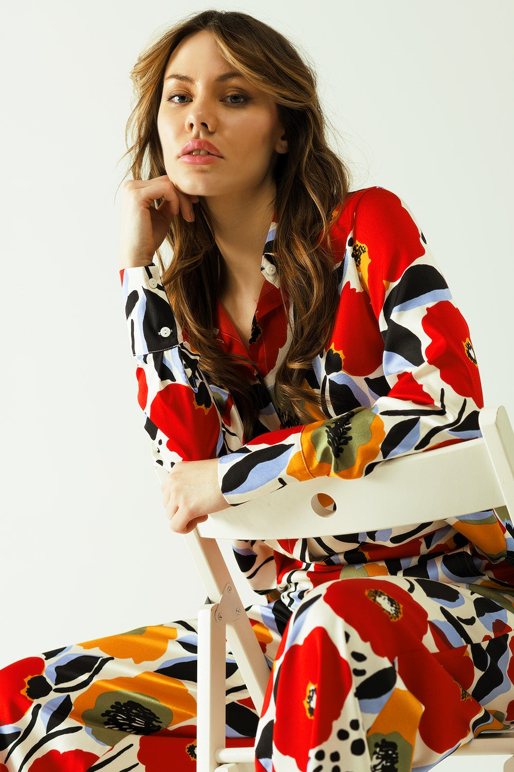 Camisa oversized com desenhos de papoilas e fecho de botões