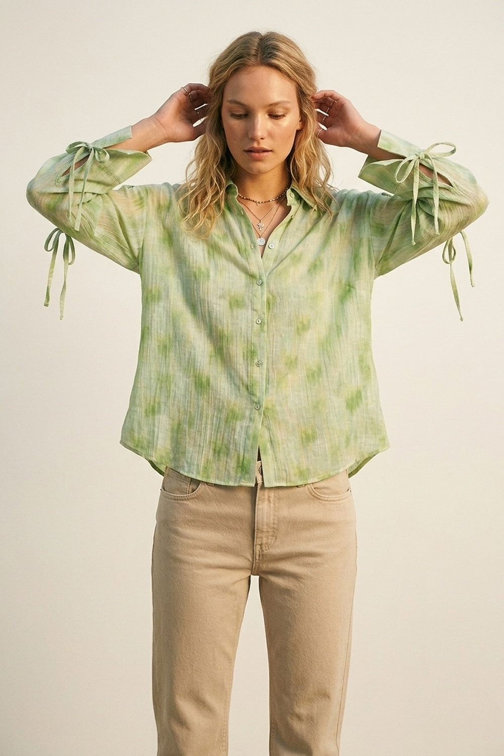 Q2 Camisa Oversized Verde Claro com Mangas Amarradas e Botões