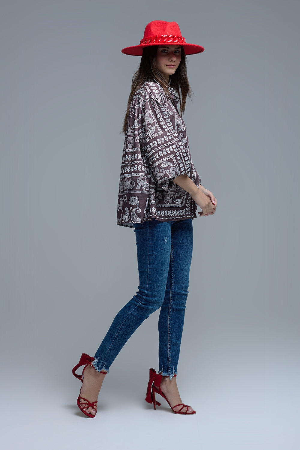 Camisa Paisley castanha com mangas volumosas