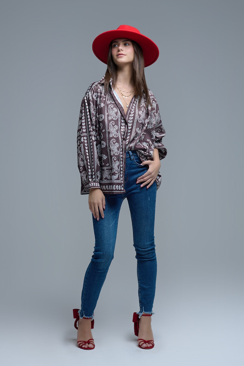 Camisa Paisley castanha com mangas volumosas