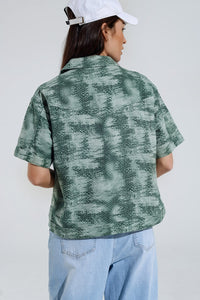 Camisa pólo com botões em verde Tie Dye