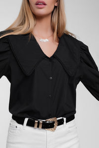 Camisa preta com colarinho extra grande
