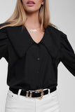 Camisa preta com colarinho extra grande