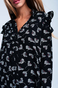 Camisa preta impressa floral
