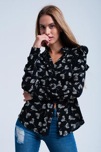 Camisa preta impressa floral