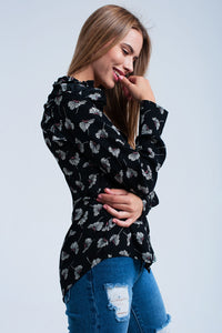 Q2 Camisa preta impressa floral