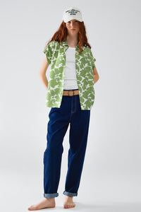 Q2 Camisa relaxada com estampado floral em verde