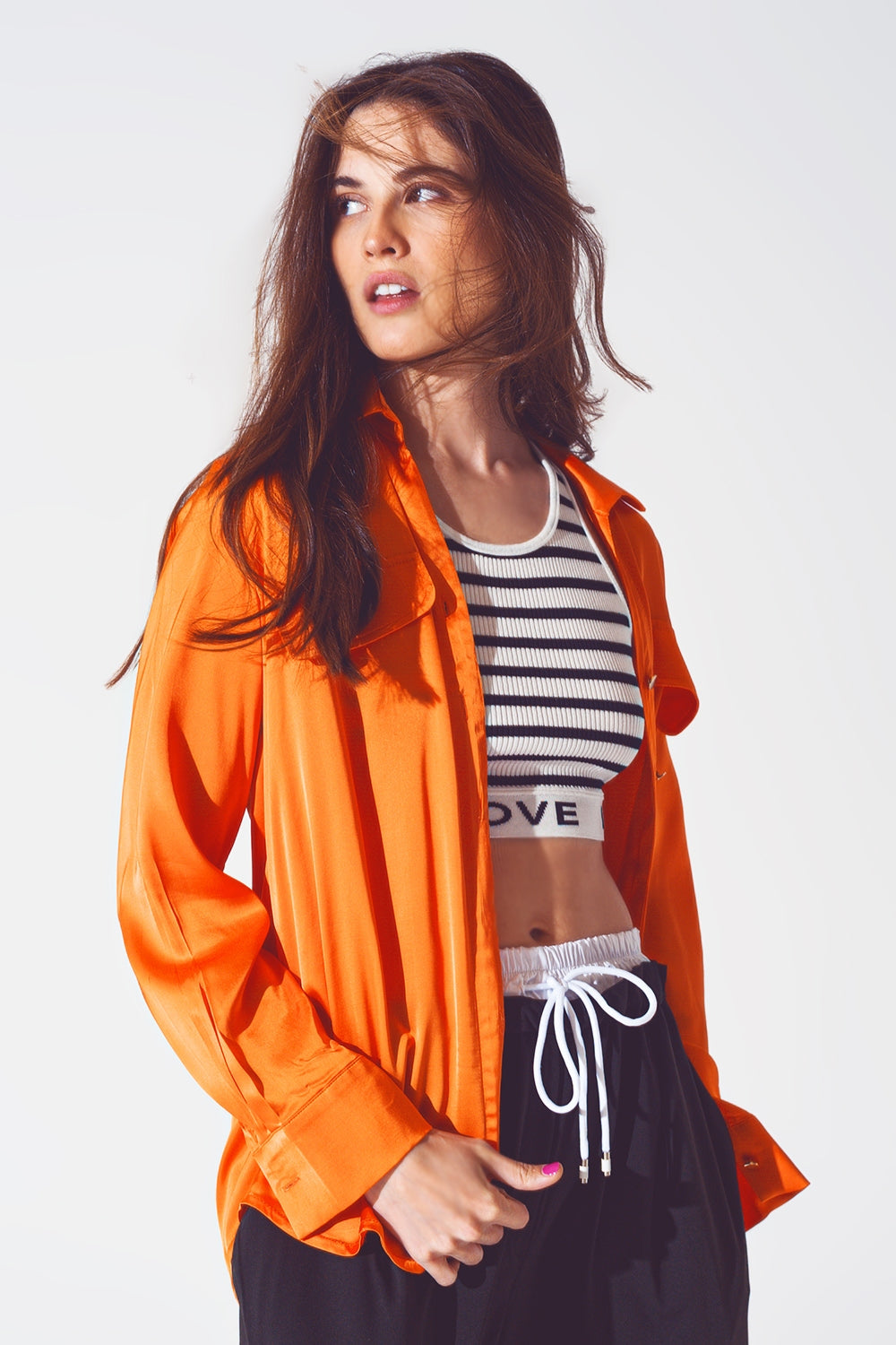 Q2 Camisa relaxed Rayon em laranja brilhante