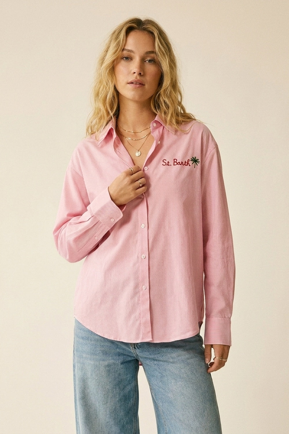 Q2 Camisa rosa com botões e listras com detalhe bordado St Barth