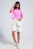 Camisa rosa curta com botões estilo 90s