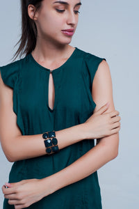 Q2 Camisa sem mangas com folhos em verde escuro