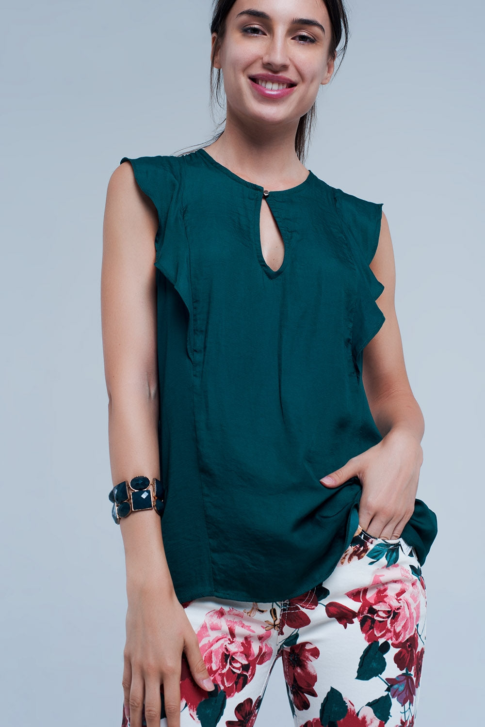 Camisa sem mangas com folhos em verde escuro