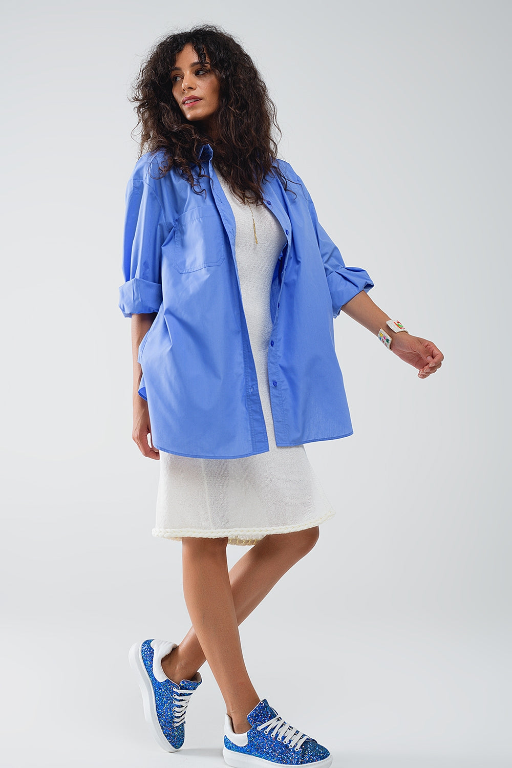 Q2 Camisa Super Oversized High Low em azul
