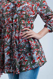 Camisa vermelha com folha e flor print