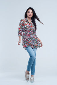 Camisa vermelha com folha e flor print