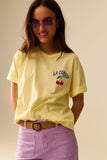 Q2 Camiseta amarela com estampa do Mercado La Cerise em Saint-Tropez