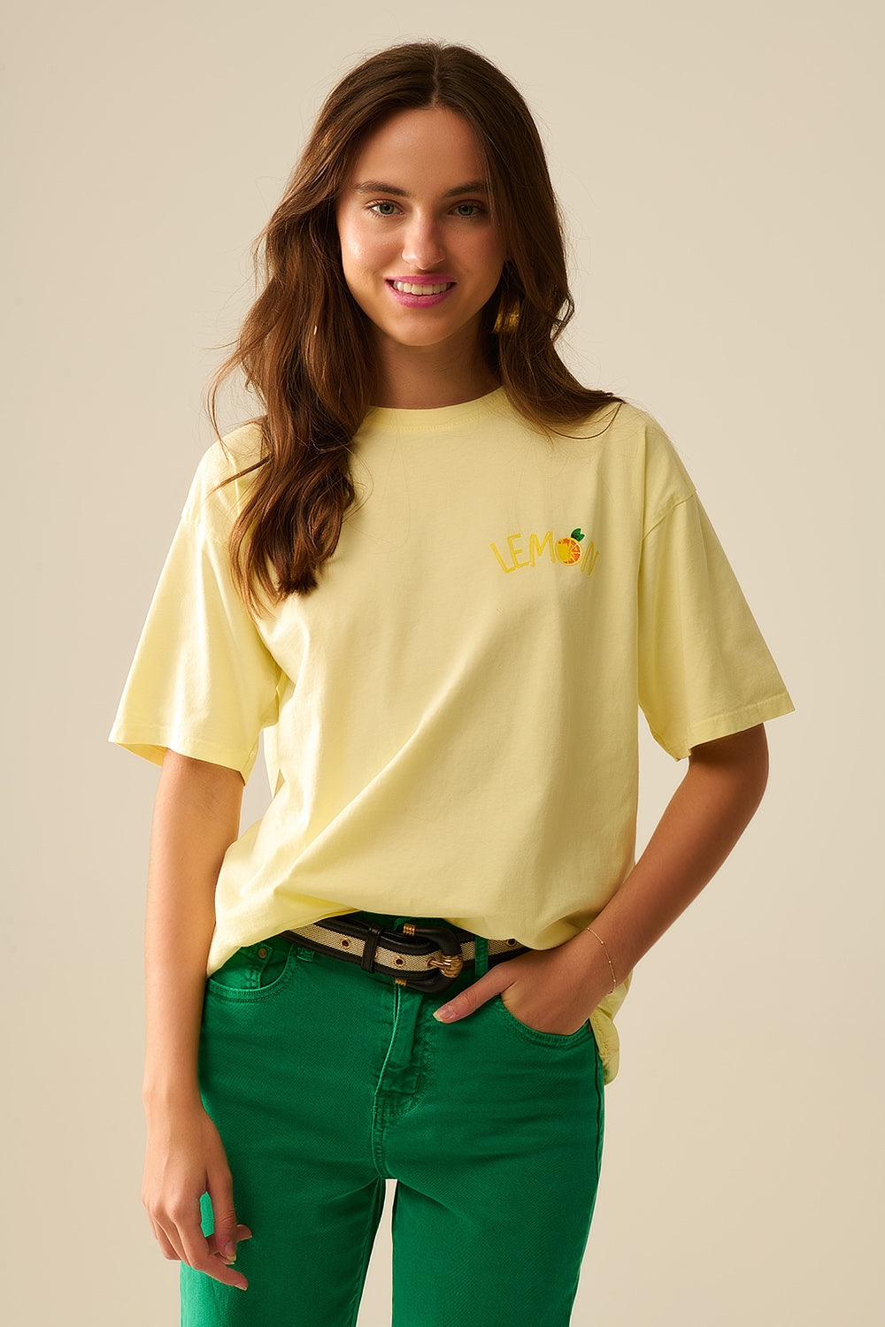 Camiseta amarela fabricada na Itália com estampa de limão