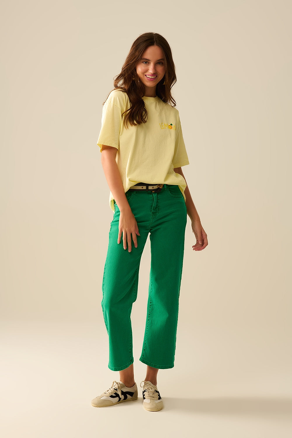 Camiseta amarela fabricada na Itália com estampa de limão