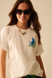 Camiseta branca feita na Itália com estampa gráfica tropical