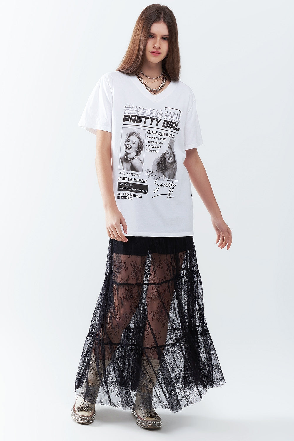 Camiseta Branca Relaxada Marilyn Monroe Com Ícones da Cultura Pop