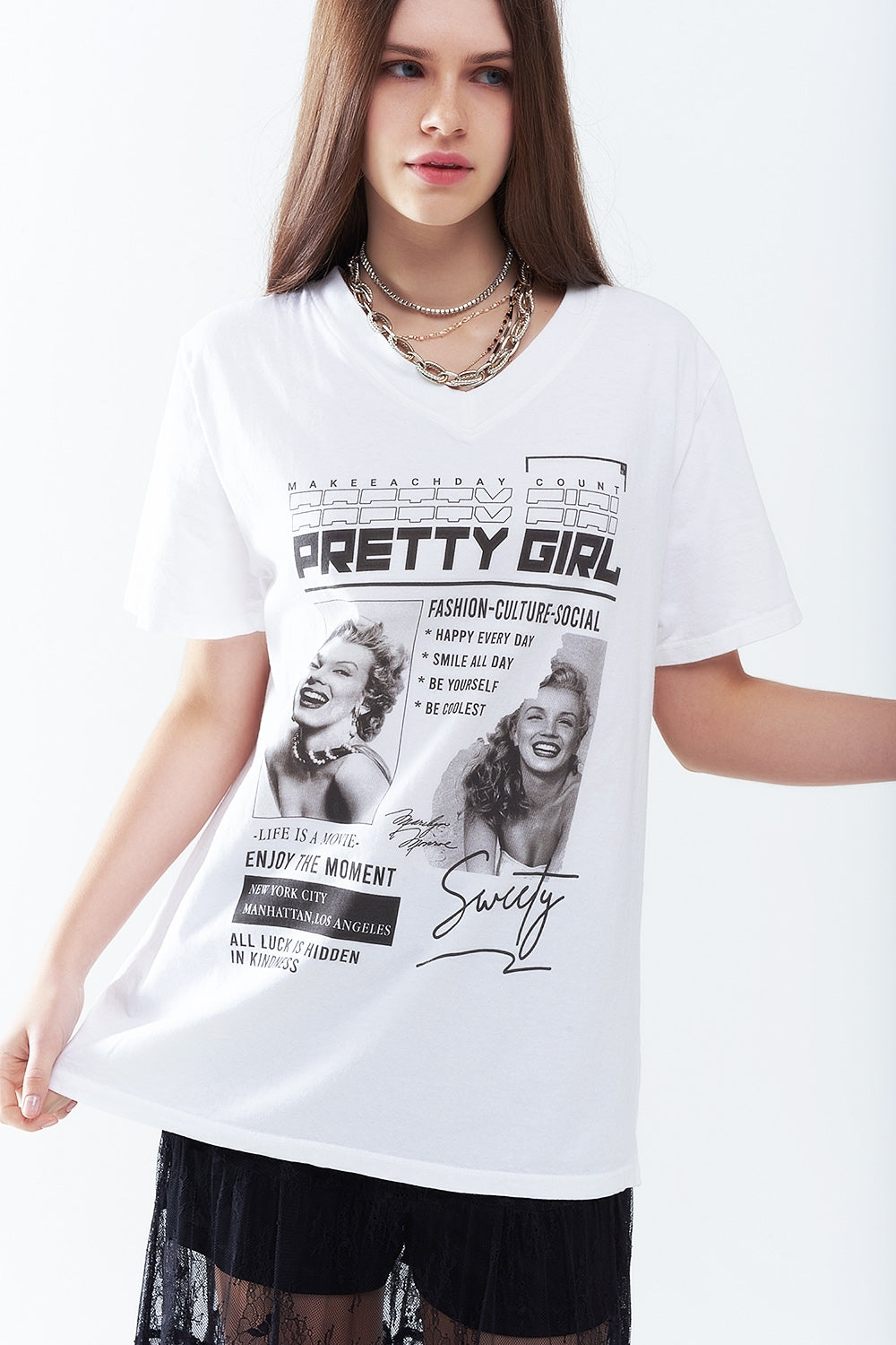 Camiseta Branca Relaxada Marilyn Monroe Com Ícones da Cultura Pop