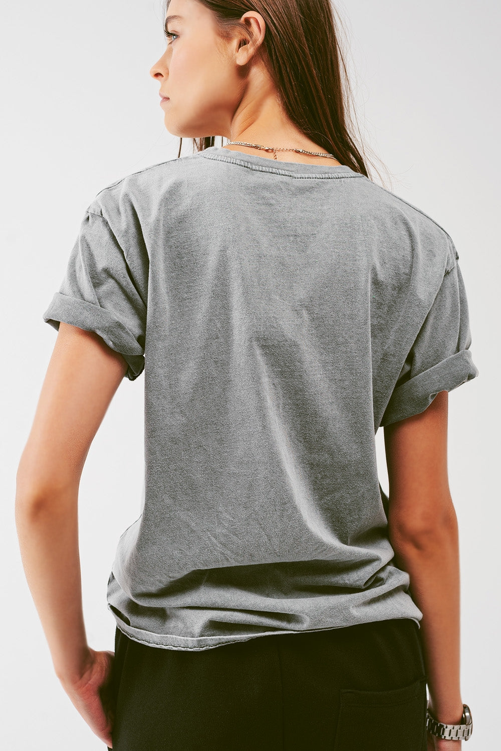 Camiseta com texto Bella em cinza
