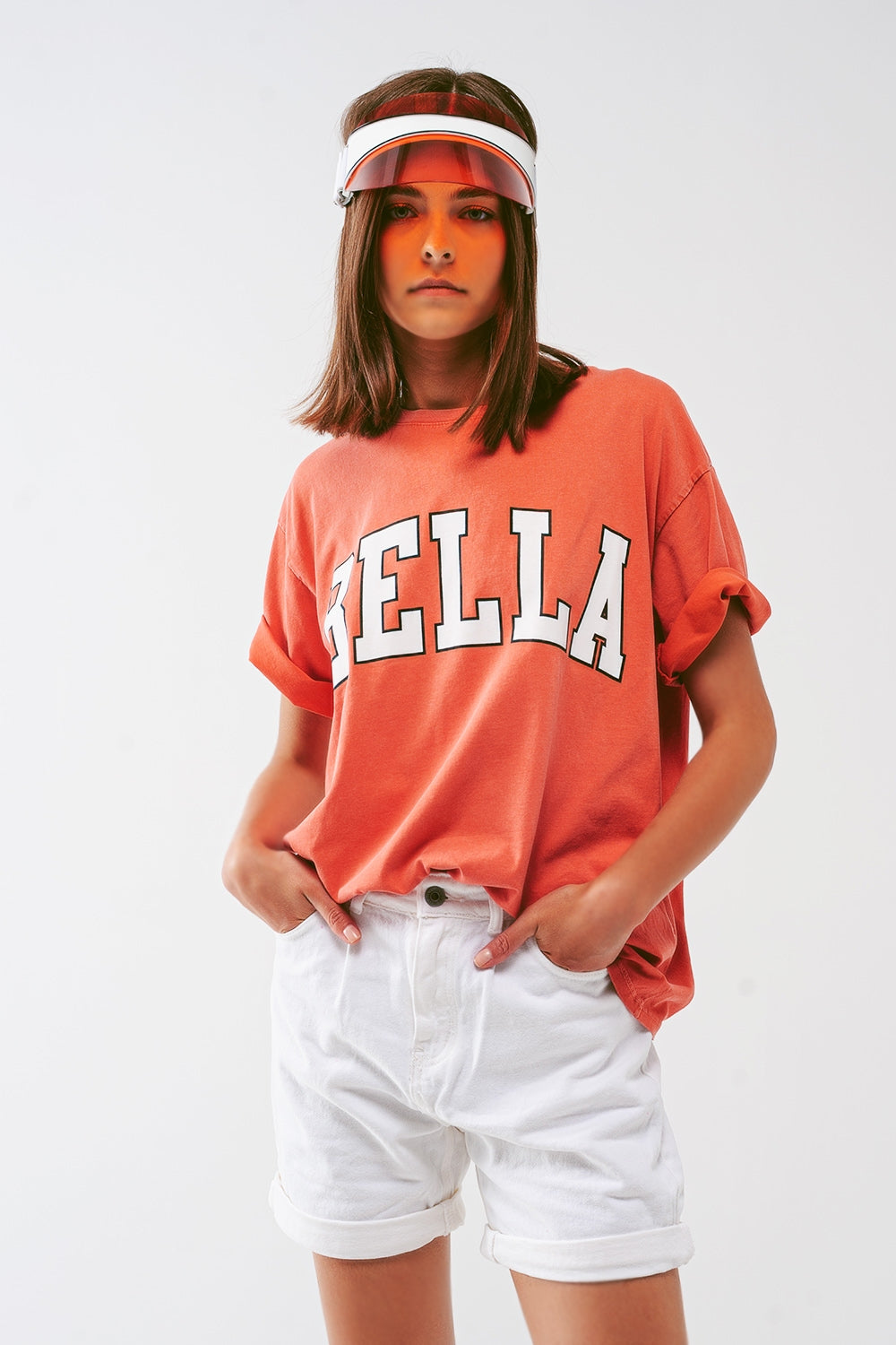 Q2 Camiseta com texto Bella em laranja