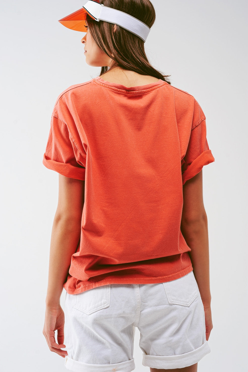 Camiseta com texto Bella em laranja