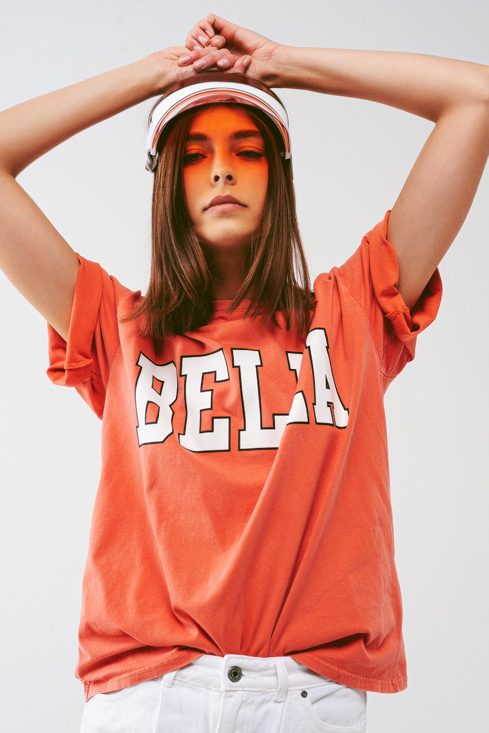 Camiseta com texto Bella em laranja