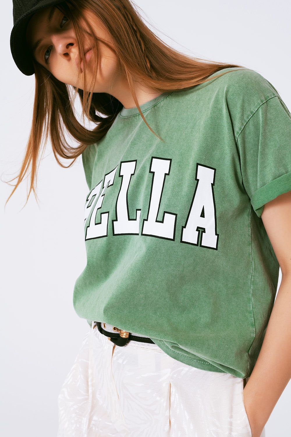 Camiseta com texto Bella em verde