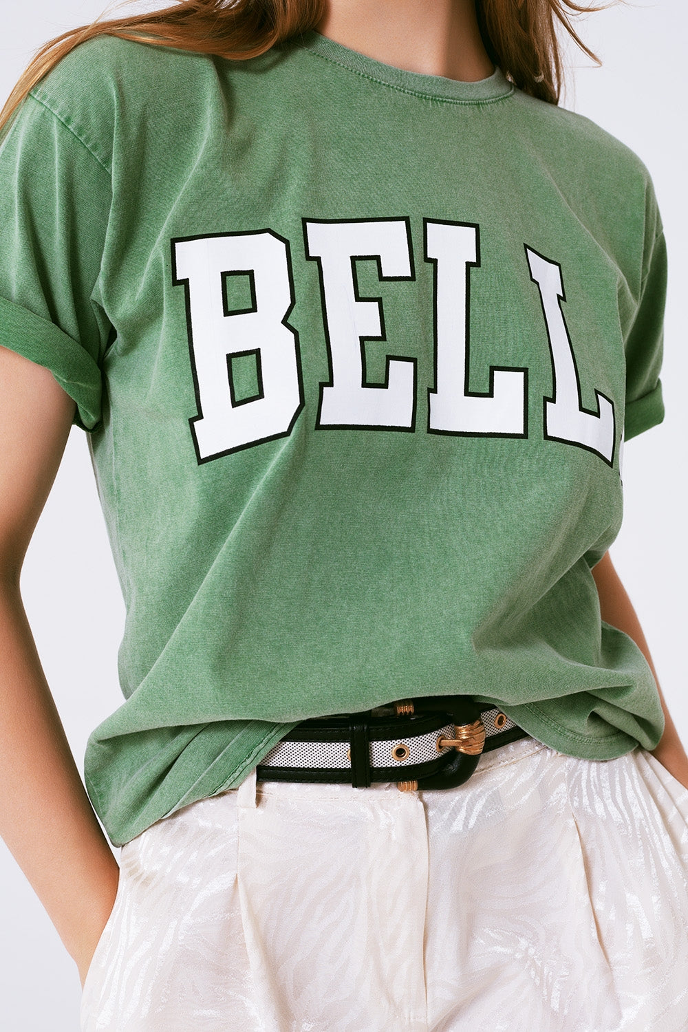 Camiseta com texto Bella em verde
