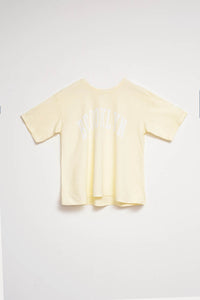 Camiseta com texto do distrito de Brooklyn em amarela
