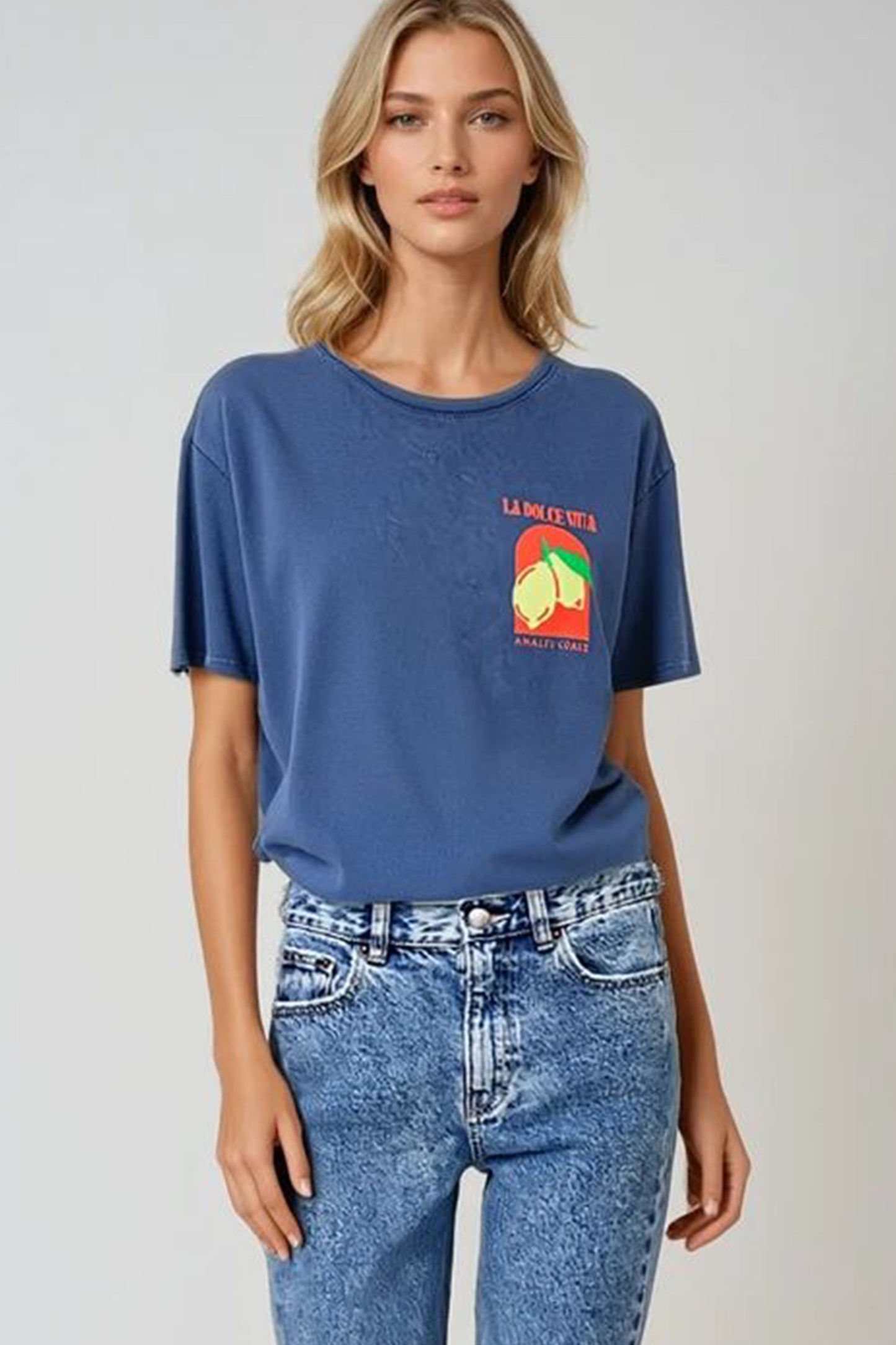 Q2 Camiseta de Modelo Largo com Estampa La Dolce Vita em Azul Marinho