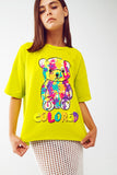 Q2 Camiseta lime folgada com urso colorido