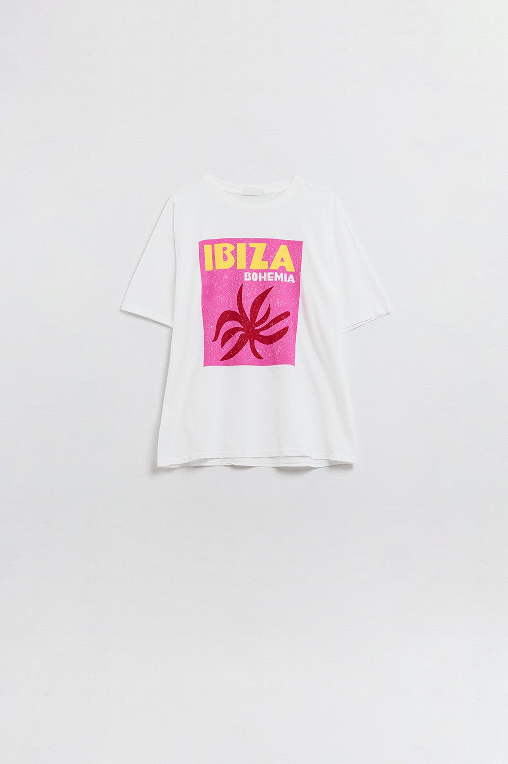 Q2 Camiseta Relaxada Branca Ibiza Bohemia Com Estampa Rosa