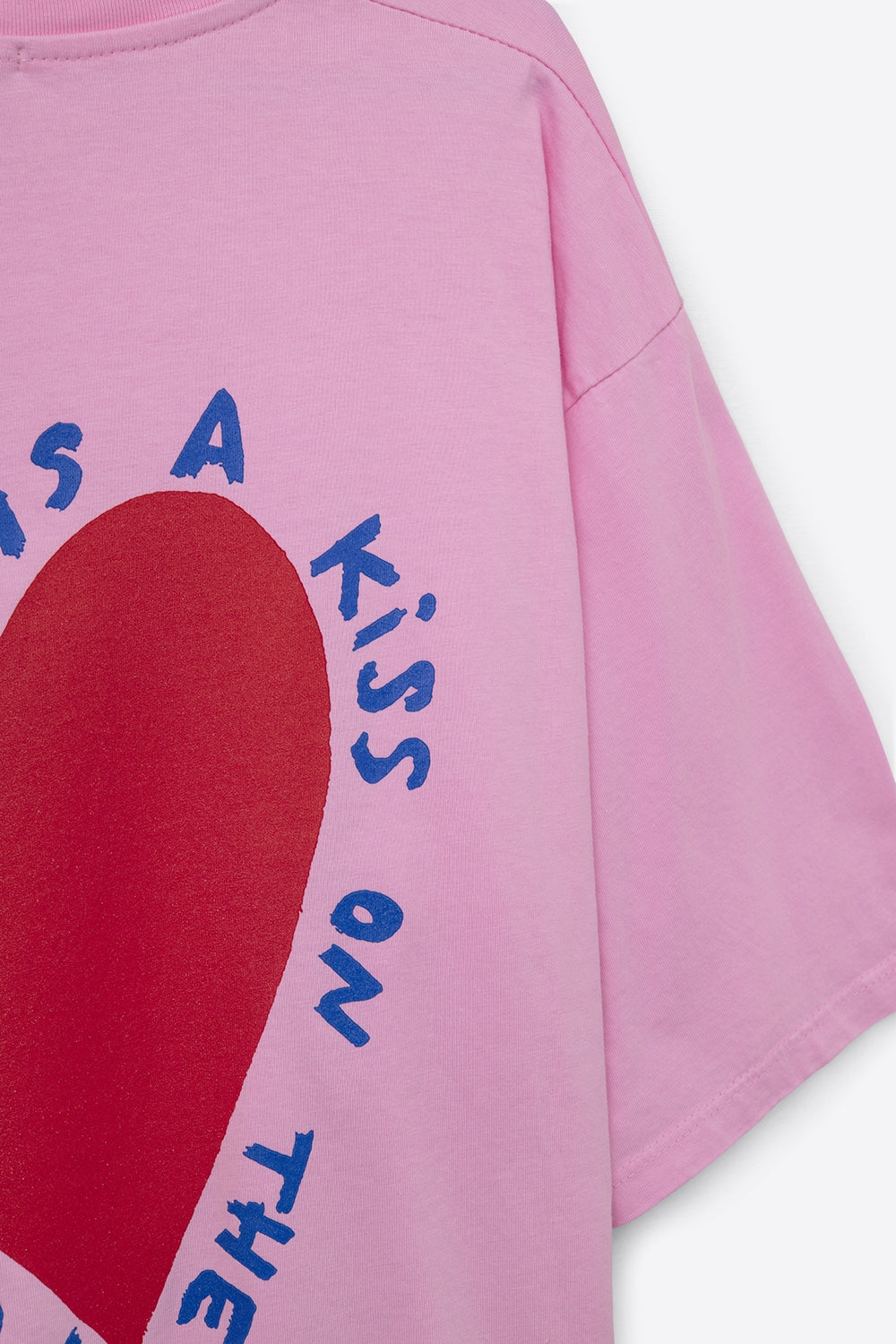 Camiseta Rosa Com Amor é um Beijo na Testa