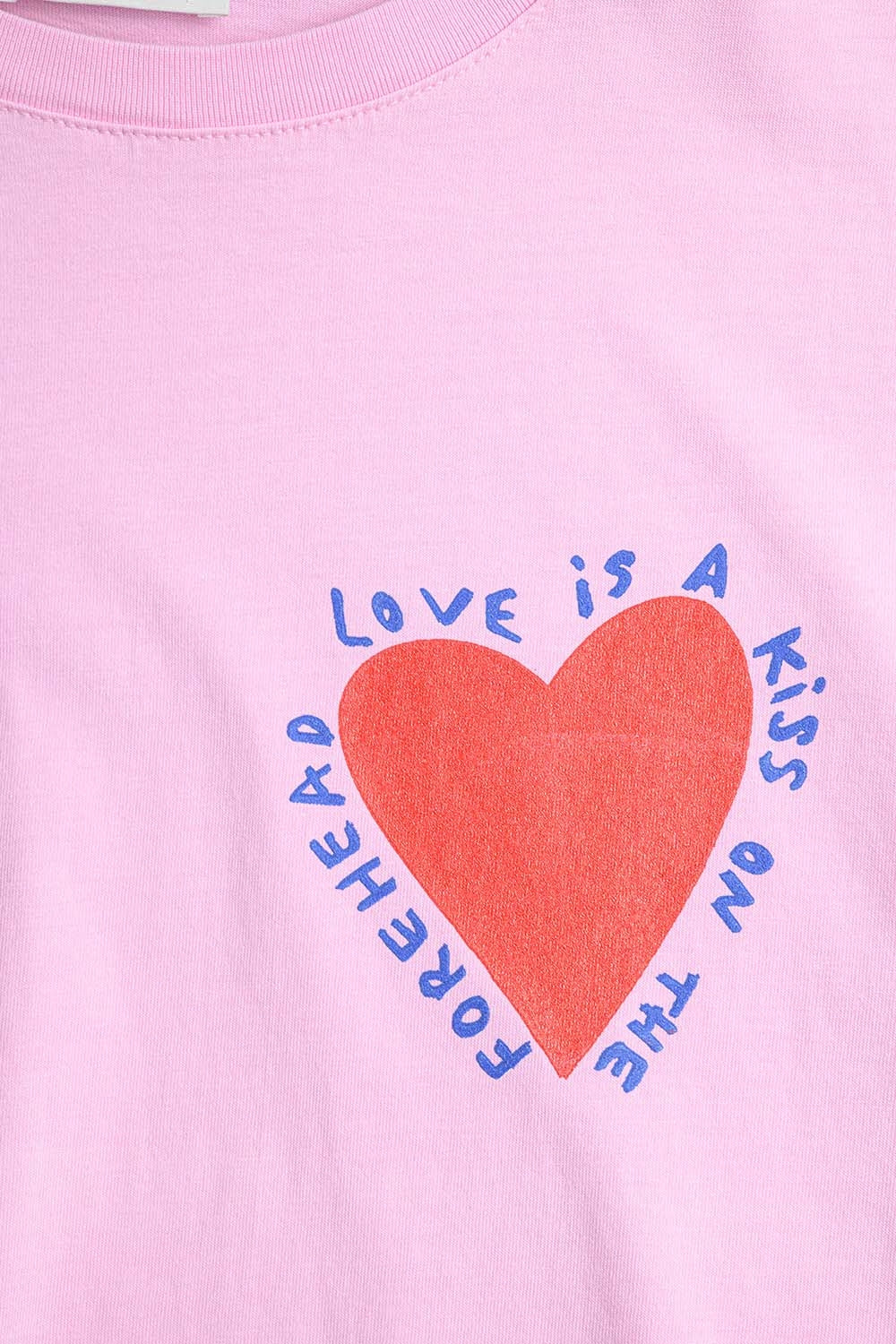 Camiseta Rosa Com Amor é um Beijo na Testa