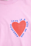 Camiseta Rosa Com Amor é um Beijo na Testa