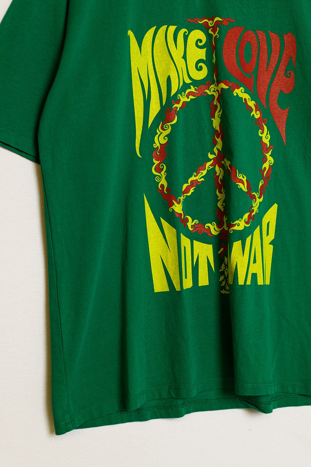 camiseta verde de manga curta com logotipo Make love not war