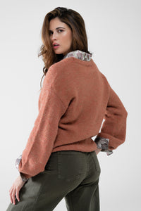 Camisola aconchegante com mangas bufantes em camelo