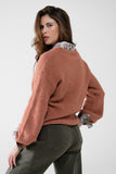 Camisola aconchegante com mangas bufantes em camelo