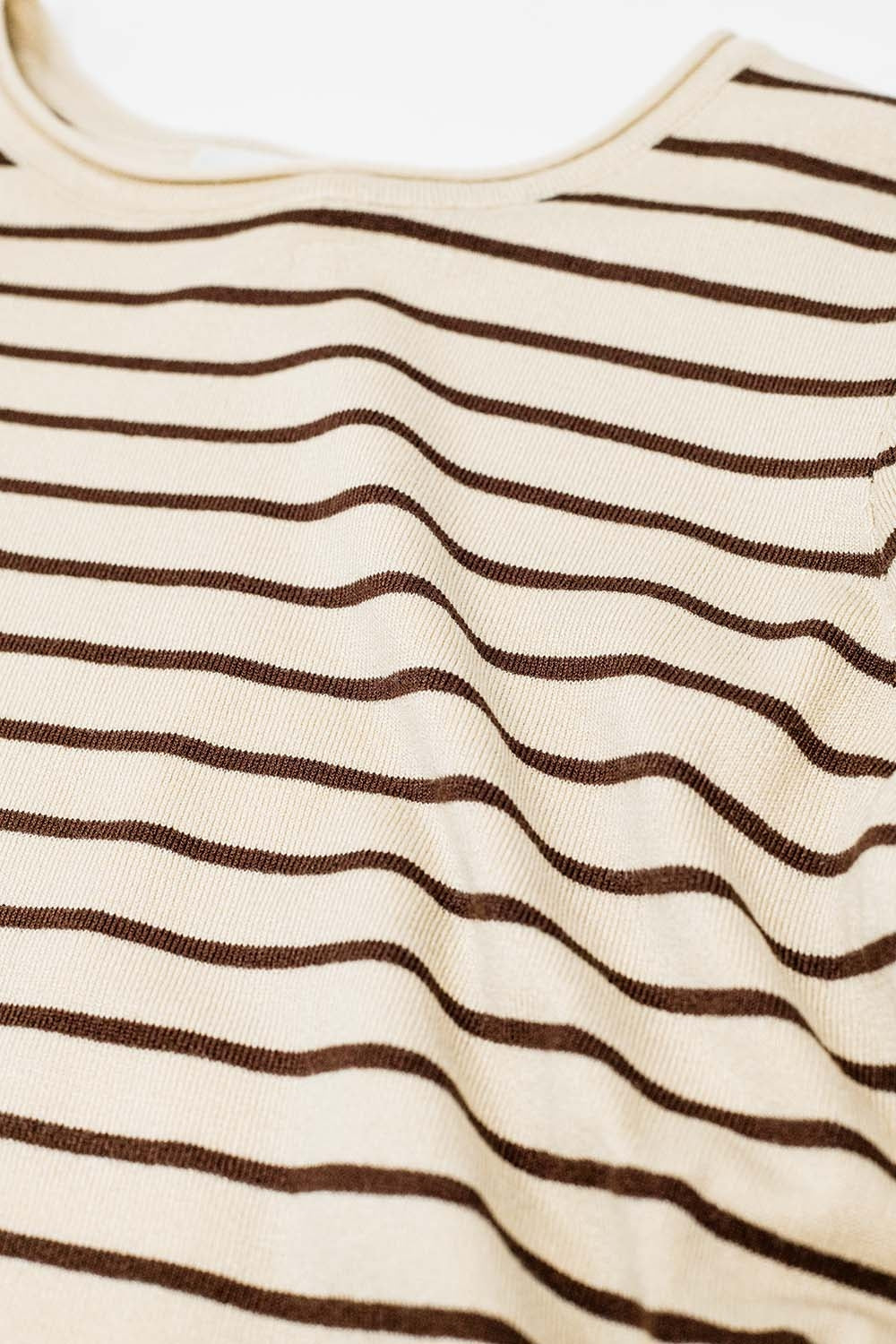 Camisola às riscas de malha fina bege