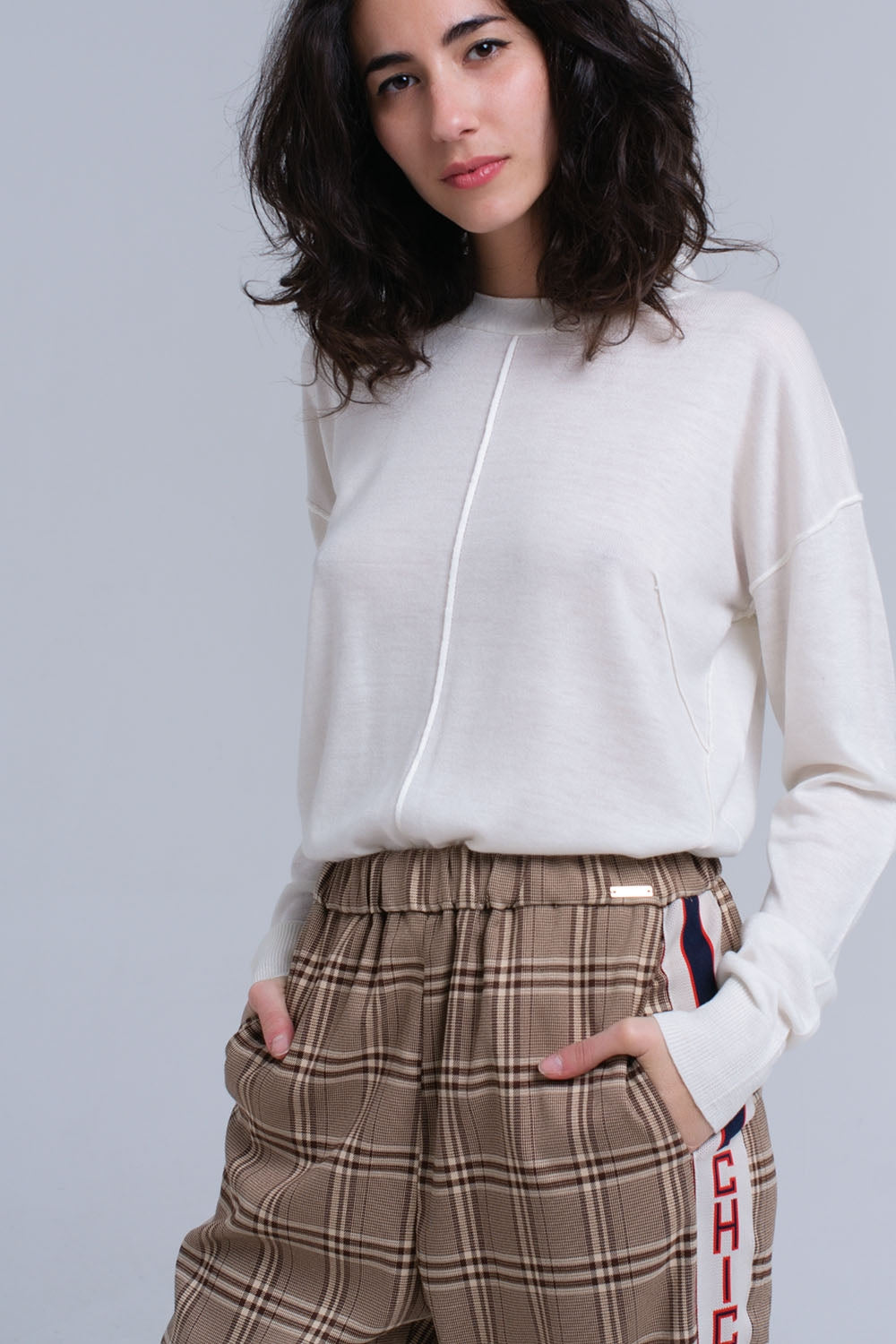 Q2 Camisola assimétrica em creme