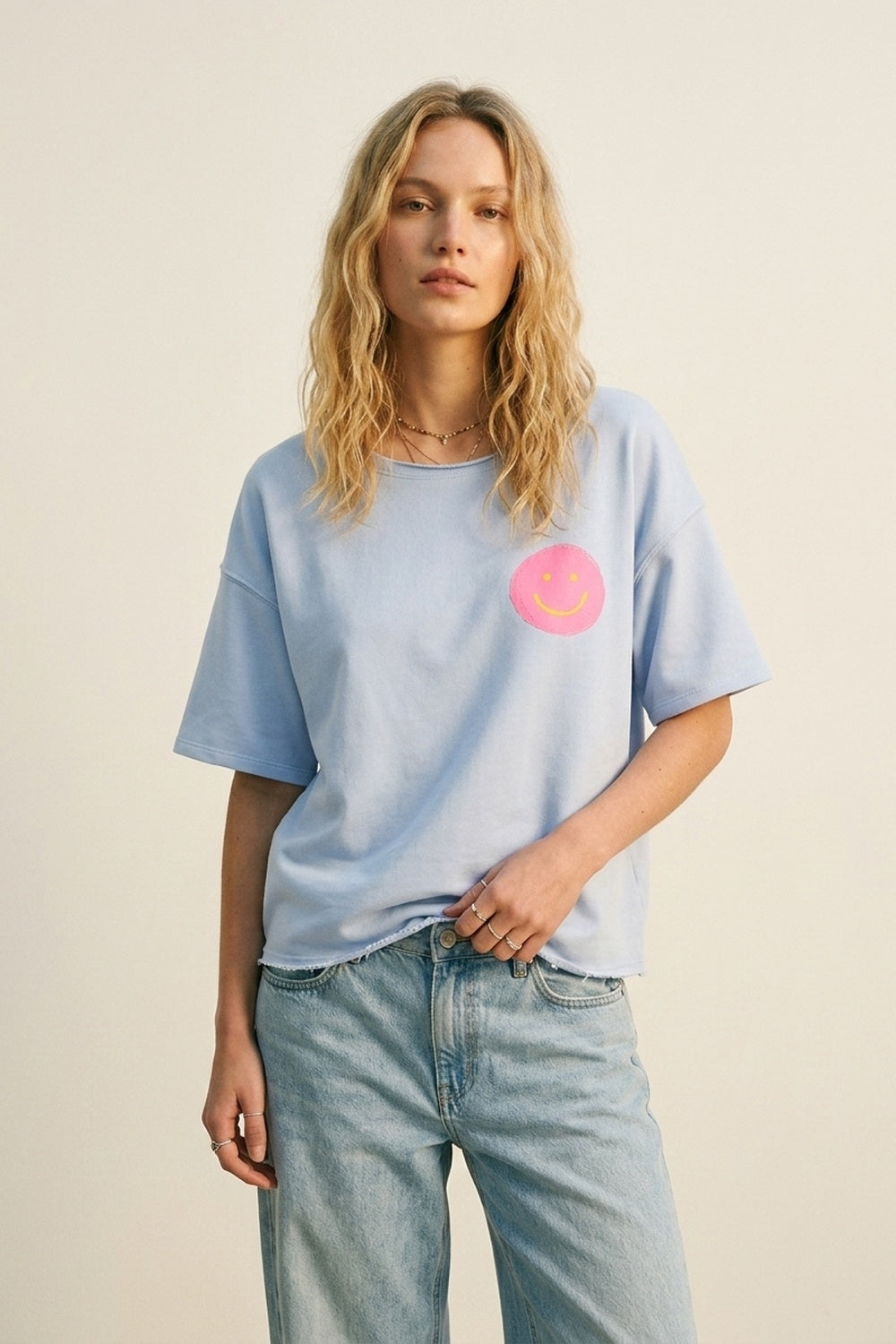 Q2 Camisola Azul Claro de Ajuste Solto com Smiley Rosa