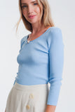 Q2 Camisola azul com decote largo